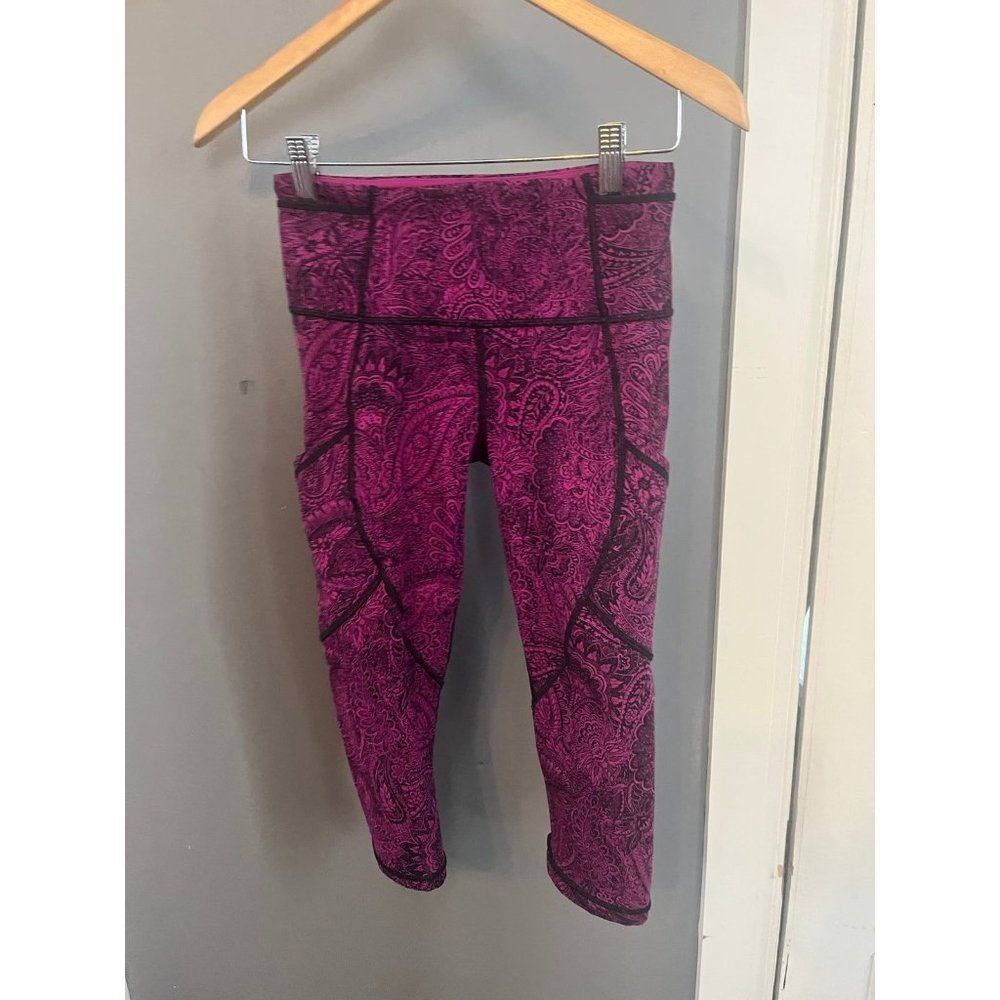 lululemon size 4 crop capri leggings size 4 outrun 17” antique paisley